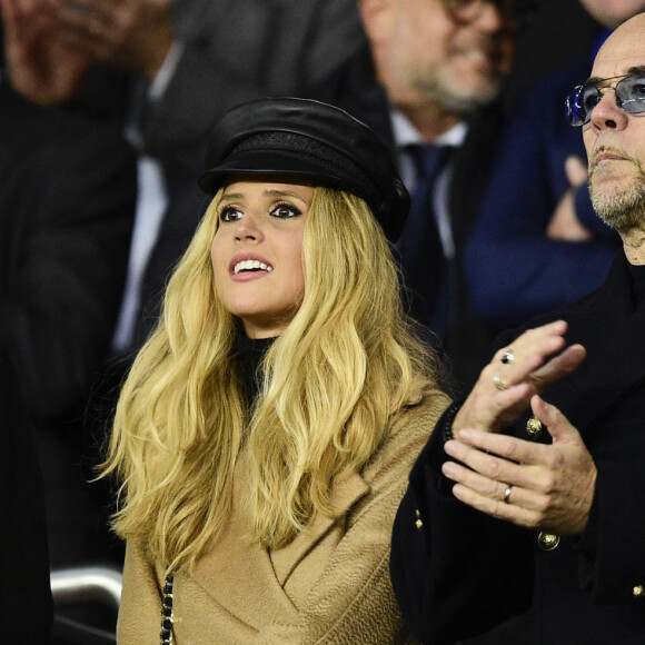 Pascal Obispo et sa femme Julie Hantson dans les tribunes lors du match retour de Champion's League "PSG - Bruges (1-0)" au Parc des Princes. Paris, le 6 novembre 2019. 