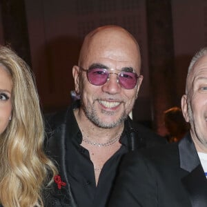 Pascal Obispo, sa femme Julie Hantson et Jean-Paul Gaultier lors de la soirée de gala de la 18ème édition du "Dîner de la mode du Sidaction" au Pavillon Cambon Capucines - Potel et Chabot à Paris, France, le 23 janvier 2020. © Olivier Borde/Bestimage 