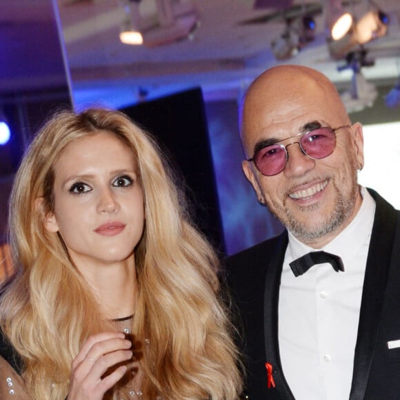 Pascal Obispo et sa femme Julie Hantson à la 17ème édition du "Dîner de la mode du Sidaction" au Pavillon d'Armenonville à Paris, France, le 24 janvier 2019. Depuis 2003, ce dîner permet de montrer l'engagement indéfectible du monde de la mode en faveur de la lutte contre le sida. © Rachid Bellak/Bestimage 