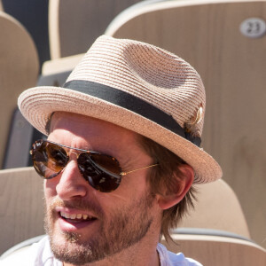 Élodie Fontan et son compagnon Philippe Lacheau dans les tribunes lors des internationaux de tennis de Roland Garros à Paris, France, le 2 juin 2019. © Jacovides-Moreau/Bestimage 