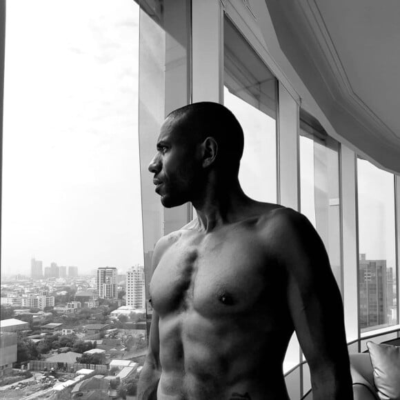 Loup-Denis Elion sacrément musclé sur Instagram. Lors du tournage de "Coup de foudre à Bangkok" pour TF1 le 15 février 2020.