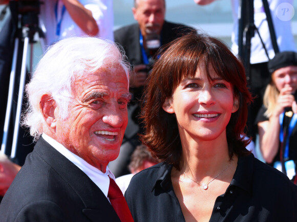 Sophie Marceau et Jean-Paul Belmondo - Remise du Lion d'Or à Jean-Paul Belmondo pour l'ensemble de sa carrière lors du 73e Festival du Film de Venise, la Mostra. Le 8 septembre 2016. © Future-Image via ZUMA Press/Bestimage