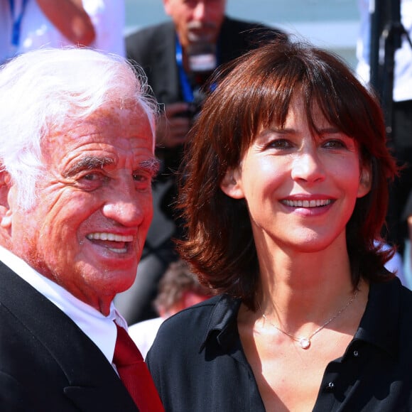 Sophie Marceau et Jean-Paul Belmondo - Remise du Lion d'Or à Jean-Paul Belmondo pour l'ensemble de sa carrière lors du 73e Festival du Film de Venise, la Mostra. Le 8 septembre 2016. © Future-Image via ZUMA Press/Bestimage