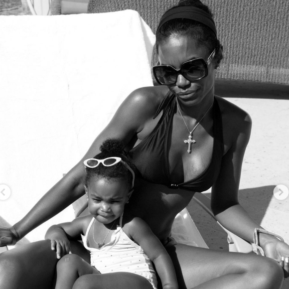 Kim Porter et une de ses jumelles.