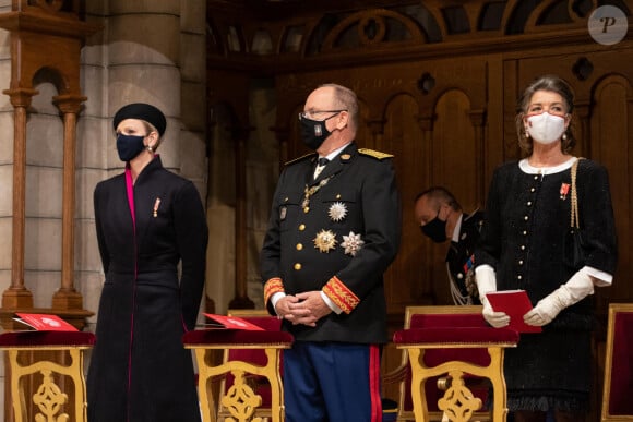 La princesse Charlène de Monaco, le prince Albert II, la princesse Caroline de Hanovre - La famille princière assiste à la messe d'action de grace avec Te Deum à la cathédrale de Monaco à l'occasion de la Fête Nationale 2020 de la principauté de Monaco le 18 novembre 2020. © Olivier Huitel / Pool Monaco / Bestimage