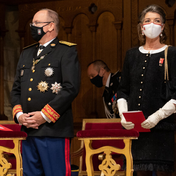 La princesse Charlène de Monaco, le prince Albert II, la princesse Caroline de Hanovre - La famille princière assiste à la messe d'action de grace avec Te Deum à la cathédrale de Monaco à l'occasion de la Fête Nationale 2020 de la principauté de Monaco le 18 novembre 2020. © Olivier Huitel / Pool Monaco / Bestimage