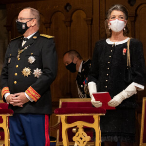 La princesse Charlene de Monaco, le prince Albert II, la princesse Caroline de Hanovre - La famille princière assiste à la messe d'action de grace avec Te Deum à la cathédrale de Monaco à l'occasion de la Fête Nationale 2020 de la principauté de Monaco le 19 novembre 2020. © Olivier Huitel / Pool Monaco / Bestimage 