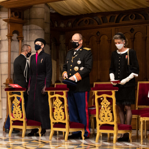 La princesse Charlene de Monaco, le prince Albert II, la princesse Caroline de Hanovre - La famille princière assiste à la messe d'action de grace avec Te Deum à la cathédrale de Monaco à l'occasion de la Fête Nationale 2020 de la principauté de Monaco le 18 novembre 2020. © Olivier Huitel / Pool Monaco / Bestimage 