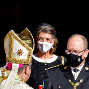 monseigneur Dominique-Marie David, Archevêque de Monaco, le prince Albert II , la princesse Charlène - Sorties - La famille princière assiste à la messe d'action de grace avec Te Deum à la cathédrale de Monaco à l'occasion de la Fête Nationale 2020 de la principauté de Monaco le 19 novembre 2020. © Bruno Bebert / Bestimage 