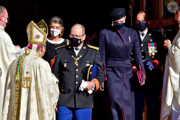 monseigneur Dominique-Marie David, Archevêque de Monaco, le prince Albert II , la princesse Charlène - Sorties - La famille princière assiste à la messe d'action de grace avec Te Deum à la cathédrale de Monaco à l'occasion de la Fête Nationale 2020 de la principauté de Monaco le 19 novembre 2020. © Bruno Bebert / Bestimage 