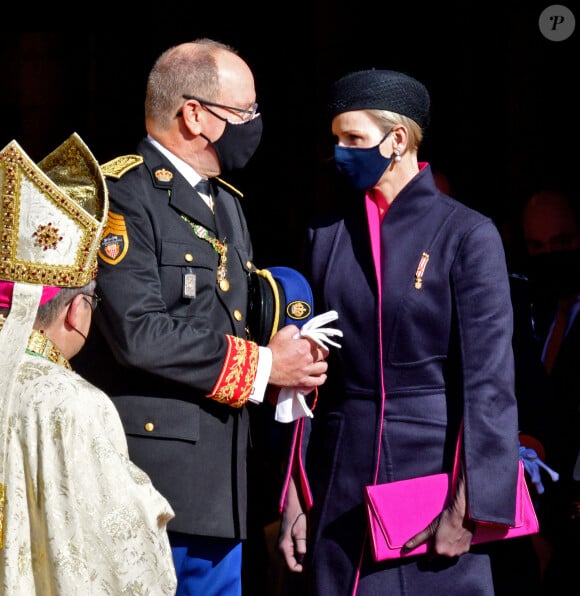 monseigneur Dominique-Marie David, Archevêque de Monaco, le prince Albert II , la princesse Charlène - Sorties - La famille princière assiste à la messe d'action de grace avec Te Deum à la cathédrale de Monaco à l'occasion de la Fête Nationale 2020 de la principauté de Monaco le 19 novembre 2020. © Bruno Bebert / Bestimage 