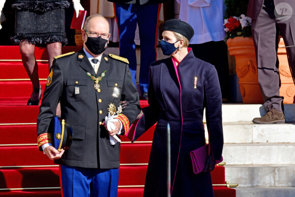 Le prince Albert II de Monaco, la princesse Charlène - Sorties - La famille princière assiste à la messe d'action de grace avec Te Deum à la cathédrale de Monaco à l'occasion de la Fête Nationale 2020 de la principauté de Monaco le 19 novembre 2020. © Bruno Bebert / Bestimage 