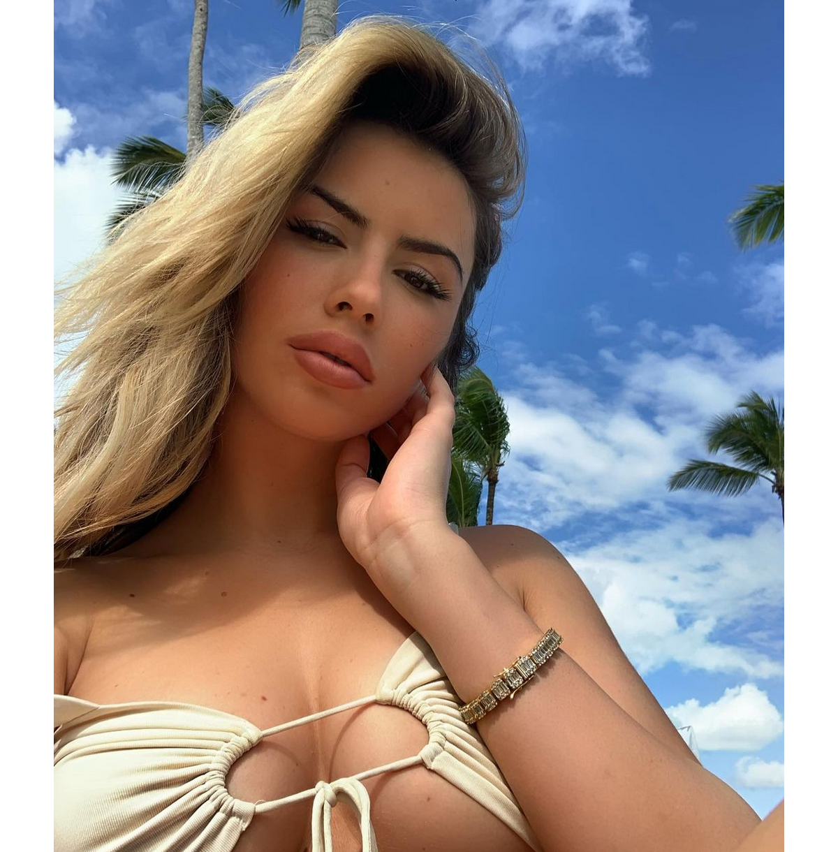 Photo : Dita Istrefi (Les Princes et les princesses de l'amour) révèle être  hospitalisée - Instagram - Purepeople