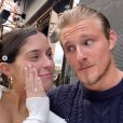 Alexander Ludwig et sa petite amie Lauren Dear officialisent leurs fiançailles.