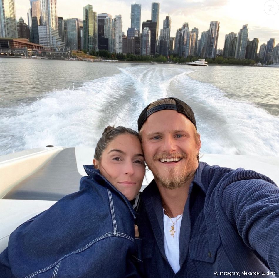Alexander Ludwig et sa fiancée Lauren Dear en août 2020. - Purepeople