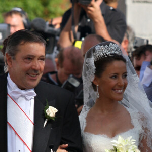 Marie Cavallier et son père le jour de son mariage avec le prince Joachim de Danemark, le 24 mai 2008 dans le village de Moegeltoender, au Danemark.