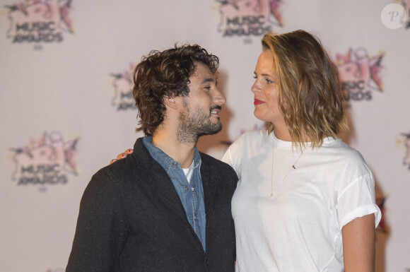 Laure Manaudou et son compagnon Jérémy Frérot - Arrivées à la 17ème cérémonie des NRJ Music Awards 2015 au Palais des Festivals à Cannes, le 7 novembre 2015. 