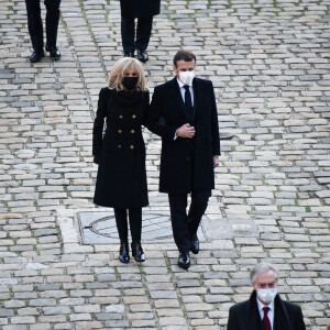 Emmanuel Macron ( président de la Republique ) et Brigitte Macron ( Première Dame ) lors de l'hommage national rendu à Daniel Cordier aux Invalides à Paris le 26 novembre 2020. © Federico Pestallini / Panoramic / Bestimage 