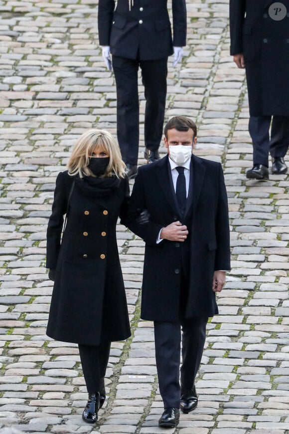Le président de la république, Emmanuel Macron accompagné de la première dame Brigitte Macron lors de l'hommage national rendu à Daniel Cordier aux Invalides, à Paris le 26 novembre 2020, Paris. © Stéphane Lemouton / Bestimage