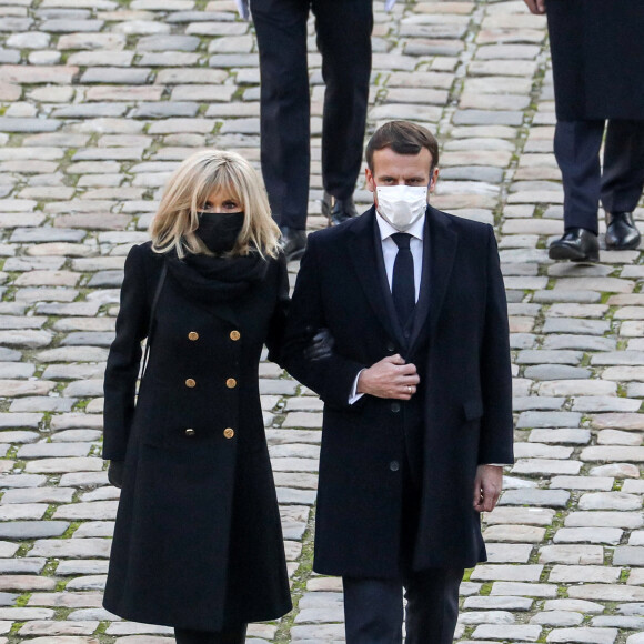 Le président de la république, Emmanuel Macron accompagné de la première dame Brigitte Macron lors de l'hommage national rendu à Daniel Cordier aux Invalides, à Paris le 26 novembre 2020, Paris. © Stéphane Lemouton / Bestimage