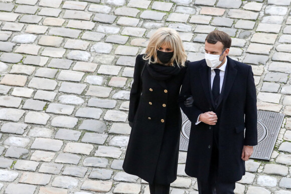 Le président de la république, Emmanuel Macron accompagné de la première dame Brigitte Macron lors de l'hommage national rendu à Daniel Cordier aux Invalides, à Paris le 26 novembre 2020, Paris. © Stéphane Lemouton / Bestimage
