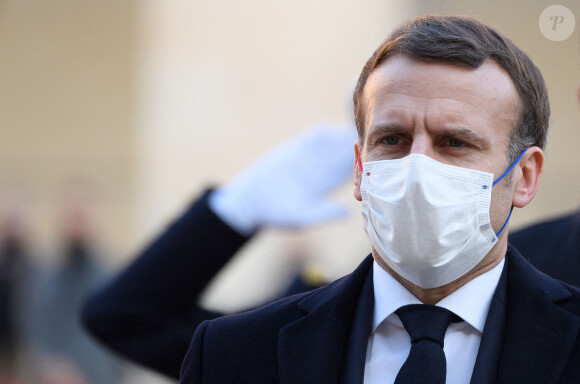 Le président français Emmanuel Macron assiste à l'hommage national pour le résistant de la Seconde Guerre mondiale et "Compagnon de la Libération" Daniel Cordier à l'Hôtel des Invalides à Paris, le 26 novembre 2020. © Jacques Witt / Pool / Bestimage 