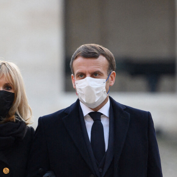 Général Christian Baptiste, Brigitte et Emmanuel Macron. - Le président français Emmanuel Macron assiste à l'hommage national pour le résistant de la Seconde Guerre mondiale et "Compagnon de la Libération" Daniel Cordier à l'Hôtel des Invalides à Paris, le 26 novembre 2020. © Jacques Witt / Pool / Bestimage 