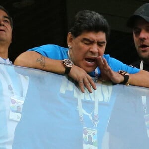 Diego Maradona lors du match de coupe du monde opposant l'Argentine au Nigériasta au stade Krestovski à Saint-Pétersbourg, Russie, le 26 juin 2018. L'argentine a gagné 2-1.