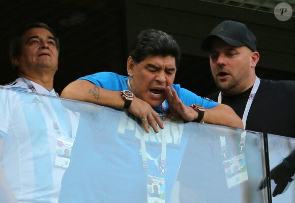 Diego Maradona lors du match de coupe du monde opposant l'Argentine au Nigériasta au stade Krestovski à Saint-Pétersbourg, Russie, le 26 juin 2018. L'argentine a gagné 2-1.