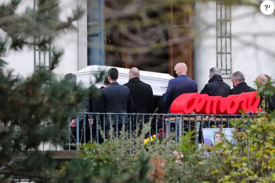 Exclusif Arrivée du cercueil à la cérémonie religieuse en hommage au joueur Christophe