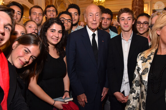 Valéry Giscard d'Estaing, ancien Président de la République Française (1974-1981), est à l'hôtel Hermitage à Monaco le 30 septembre 2015, pour participer à une conférence sur le thème "Quel avenir possible pour l'Europe?", organisée par la Monaco Mediterranee Foundation. 