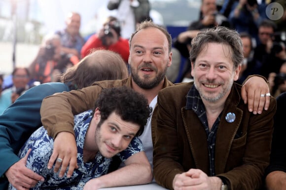 Félix Moati, Alban Ivanov et Mathieu Amalric - Photocall du film "Le grand bain" au 71e Festival International du Film de Cannes, le 13 mai 2018. © Borde / Jacovides / Moreau / Bestimage