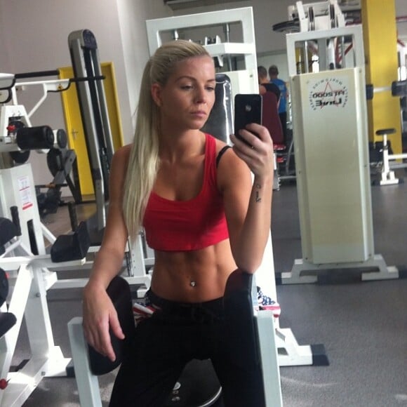 Jessica Thivenin avant chirurgie, le 13 novembre 2013, photo Instagram prise dans une salle de sport