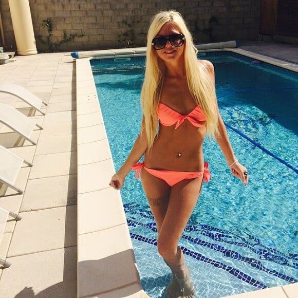 Jessica Thivenin en bikini et avant chirurgie, le 12 mai 2014, sur Instagram
