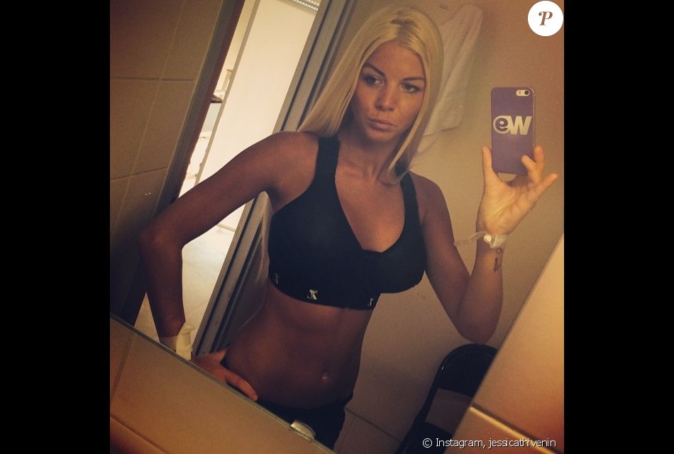 Jessica Thivenin dévoile sa poitrine refaite, juin 2014, sur Instagram