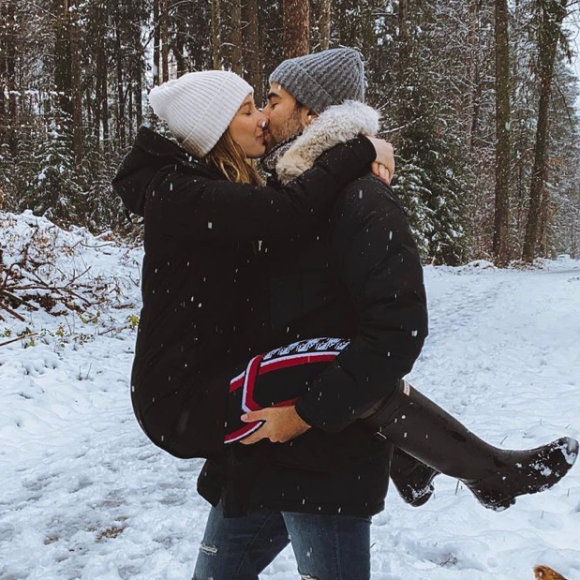 Ilona Smet et son petit ami Kamran Ahmed en Suisse. Décembre 2020.
