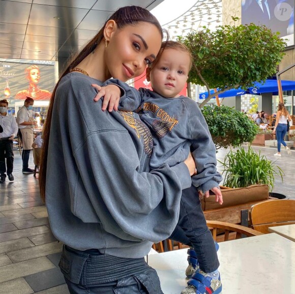 Nabilla a bien changé depuis ses débuts à la télévision. La jolie brune est mariée à Thomas Vergara et maman d'un petit Milann.