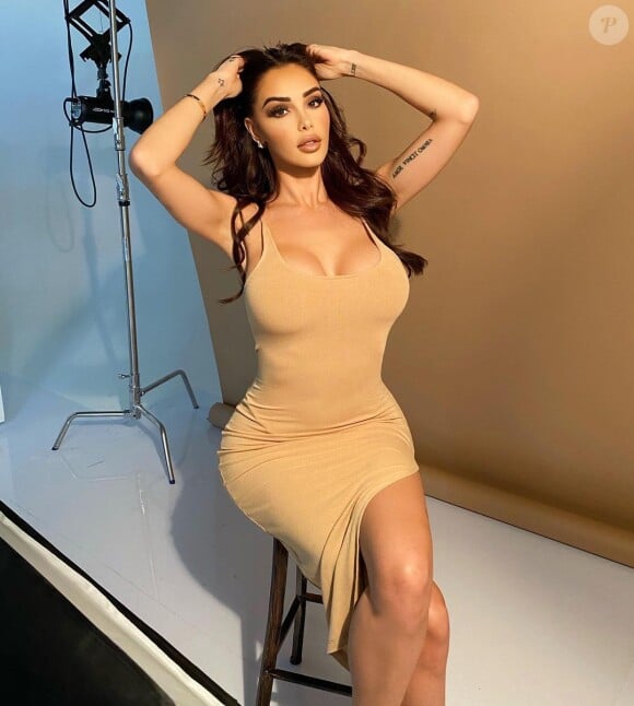 Nabilla a bien changé depuis ses débuts à la télévision. La jolie brune est mariée à Thomas Vergara et maman d'un petit Milann.