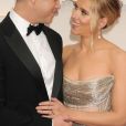 Scarlett Johansson et son fiancé Colin Jost lors du photocall des arrivées de la 92ème cérémonie des Oscars 2020 à Los Angeles.