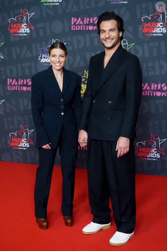 Amir et sa femme lors de la 22e édition des NRJ Music Awards à la Seine musicale, le 5 décembre 2020.