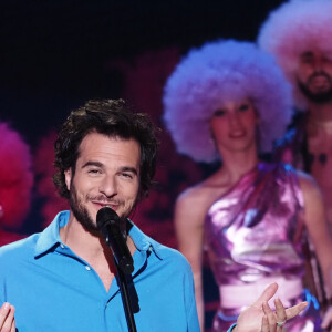 Amir à la 22e édition des NRJ Music Awards, à la Seine musicale, le 5 décembre 2020.
