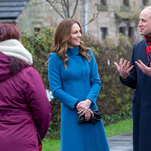 Le prince William, duc de Cambridge, et Catherine (Kate) Middleton, duchesse de Cambridge, rencontrent le personnel et les élèves lors d'une visite à la Holy Trinity Church of England First School à Berwick upon Tweed le deuxième jour d'une tournée de trois jours à travers le pays. Le 7 décembre 2020.