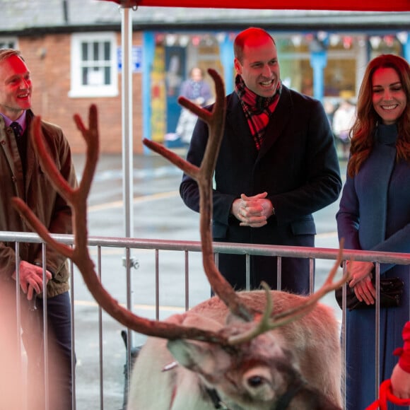 Le prince William, duc de Cambridge, et Catherine (Kate) Middleton, duchesse de Cambridge, rencontrent le personnel et les élèves lors d'une visite à la Holy Trinity Church of England First School à Berwick upon Tweed le deuxième jour d'une tournée de trois jours à travers le pays. Le 7 décembre 2020.