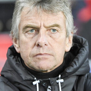 Christian Gourcuff (entraîneur de Rennes) - Karine Ferri encourage son compagnon Yoann Gourcuff lors du match Psg-Rennes au Parc des Princes à Paris le 6 novembre 2016. (victoire 4-0 du Psg) © Pierre Perusseau/Bestimage