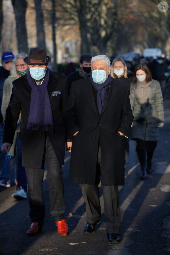 assiste aux obsèques de Robert Castel (de son vrai nom Robert Moyal) au cimetière de Pantin, le 8 décembre 2020.