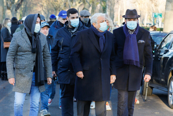 assiste aux obsèques de Robert Castel (de son vrai nom Robert Moyal) au cimetière de Pantin, le 8 décembre 2020.