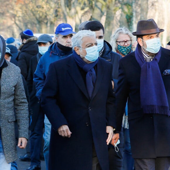 assiste aux obsèques de Robert Castel (de son vrai nom Robert Moyal) au cimetière de Pantin, le 8 décembre 2020.