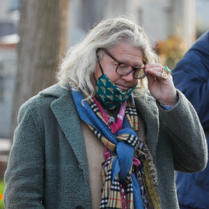 Pierre-Jean Chalençon assiste aux obsèques de Robert Castel (de son vrai nom Robert Moyal) au cimetière de Pantin, le 8 décembre 2020.