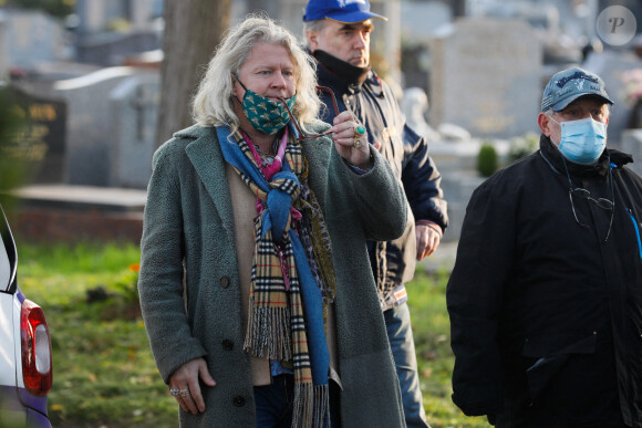 Pierre-Jean Chalençon assiste aux obsèques de Robert Castel (de son vrai nom Robert Moyal) au cimetière de Pantin, le 8 décembre 2020.
