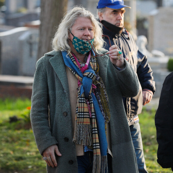 Pierre-Jean Chalençon assiste aux obsèques de Robert Castel (de son vrai nom Robert Moyal) au cimetière de Pantin, le 8 décembre 2020.